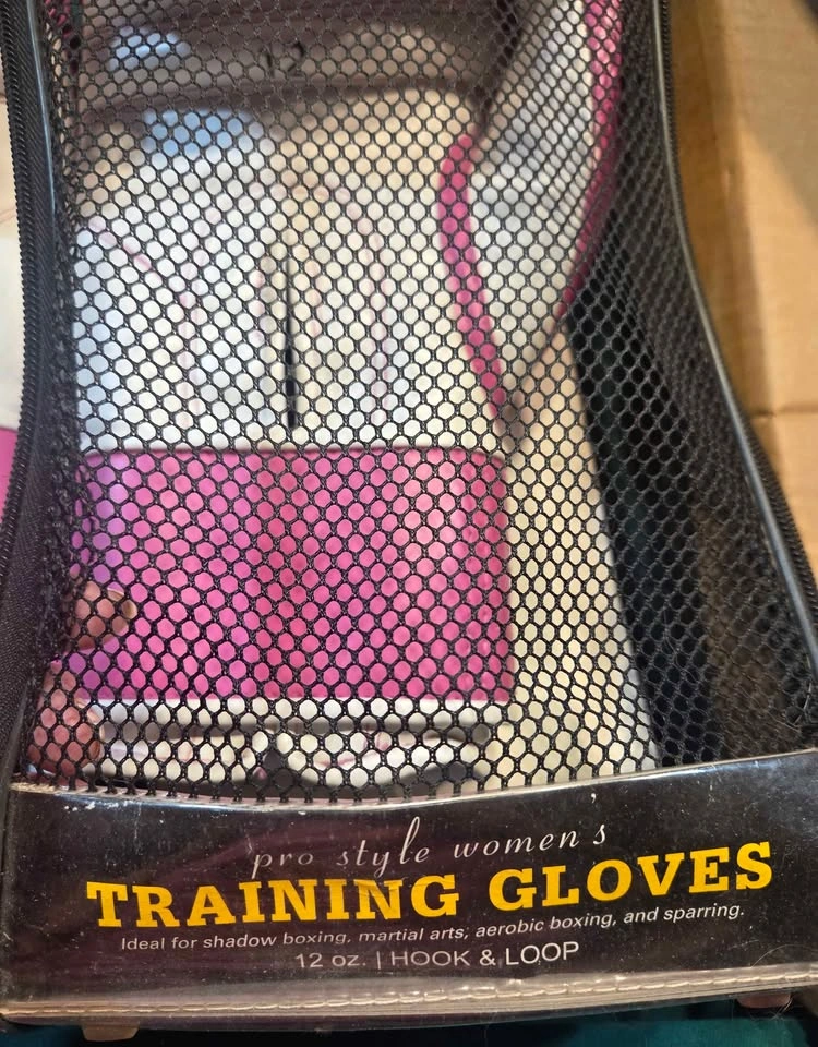 Everlast Pink Boxing Gloves - photo 3
