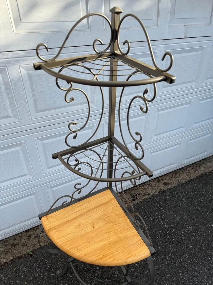 Indoor or outdoor corner shelf - photo 2
