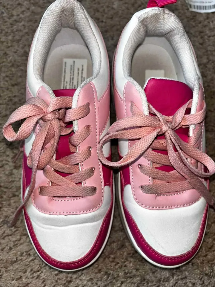 Size 2-3 | Heelys Roller Shoes – Pink & White thumbnail