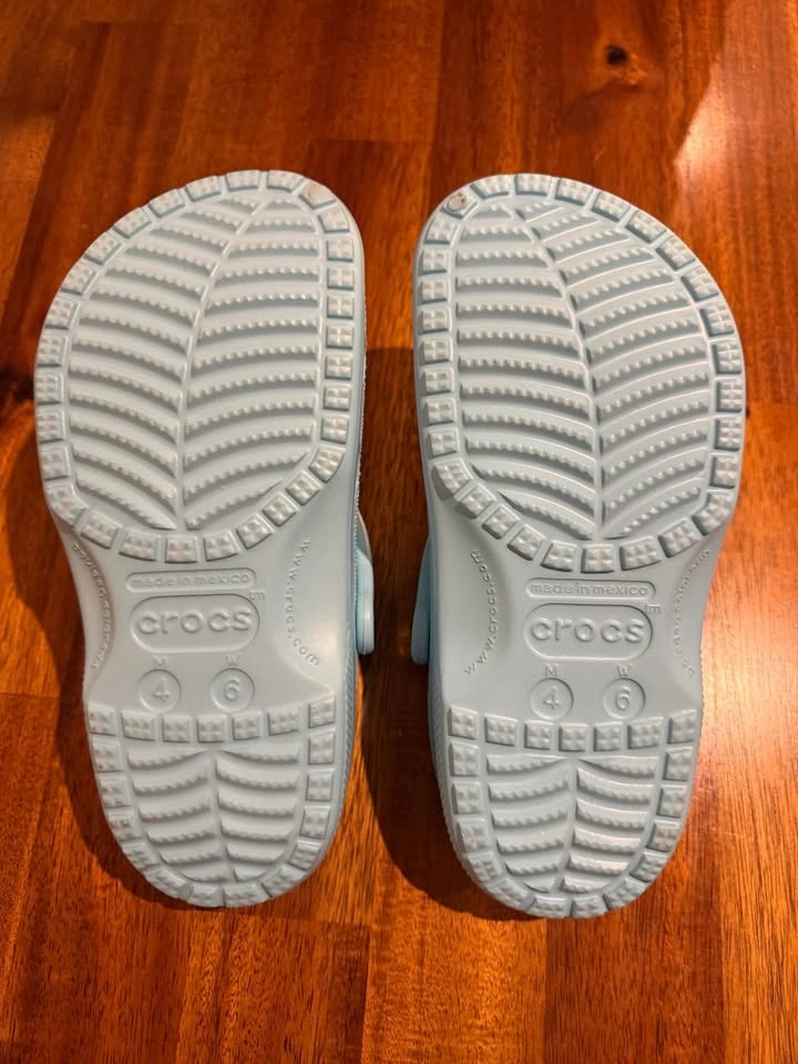 Brand new size 6 crocs - photo 2