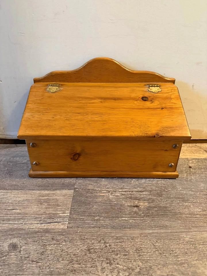 Solid pine wood box