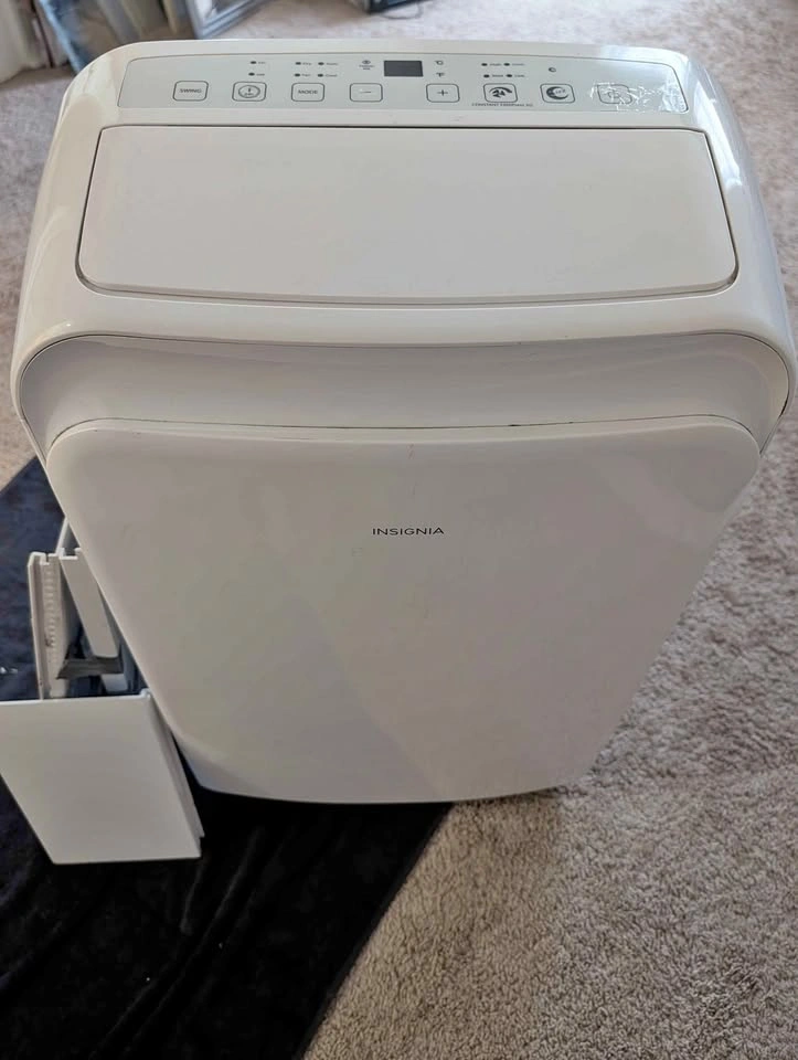 Insignia™ - 350 Sq. Ft. 8,000 BTU Portable Air Conditioner