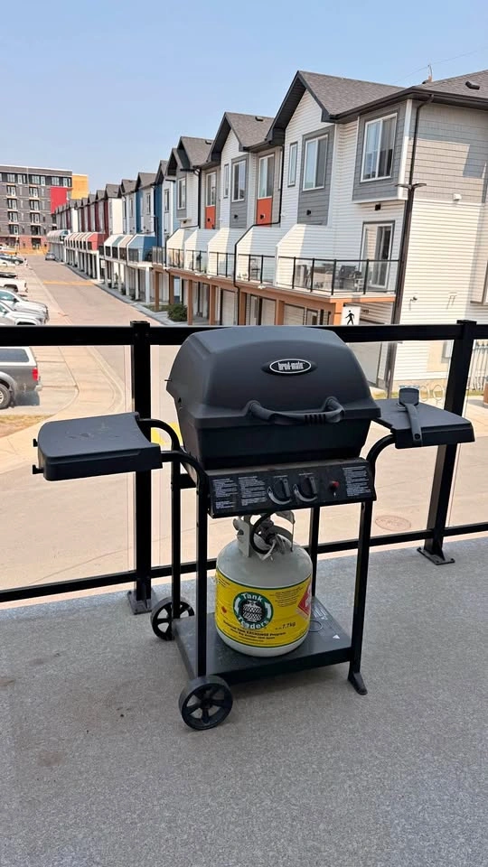 Broil-Mate 2-Burner Propane BBQ Grill + Propane Tank