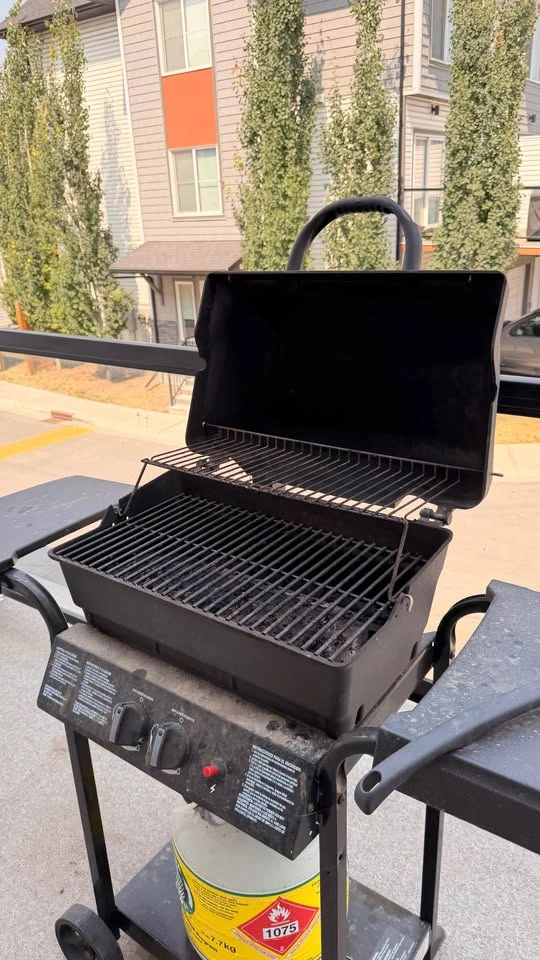 Broil-Mate 2-Burner Propane BBQ Grill + Propane Tank - photo 2