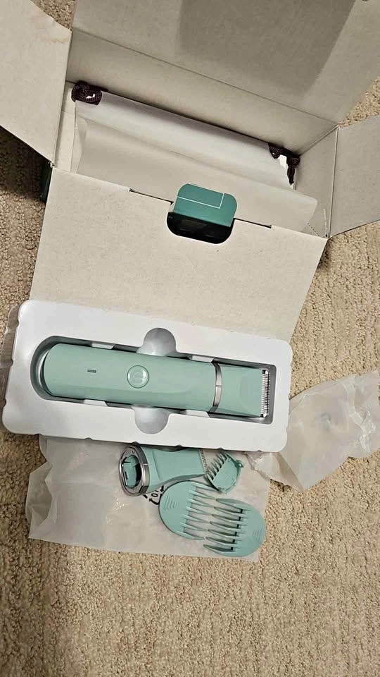 Body hair trimmer + Shave cream free