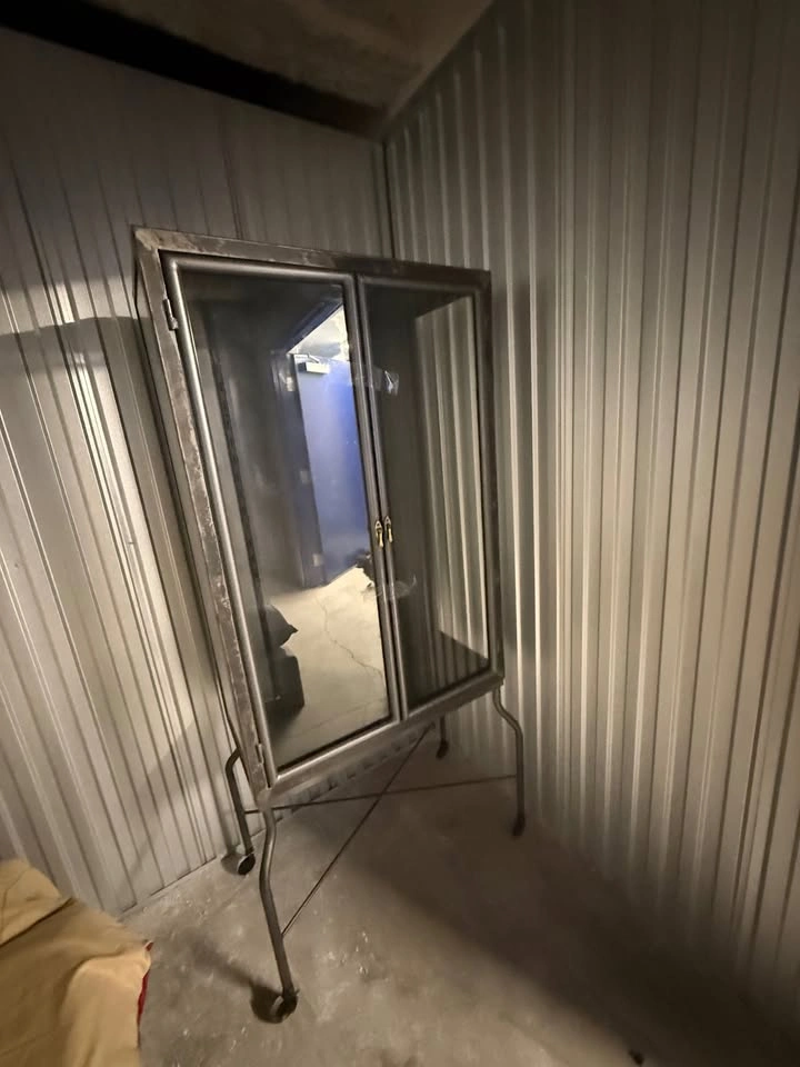 Metal and glass Cabinet - photo 5