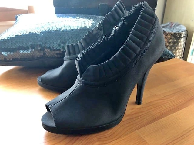 Nina Black Bootie - size 8.5