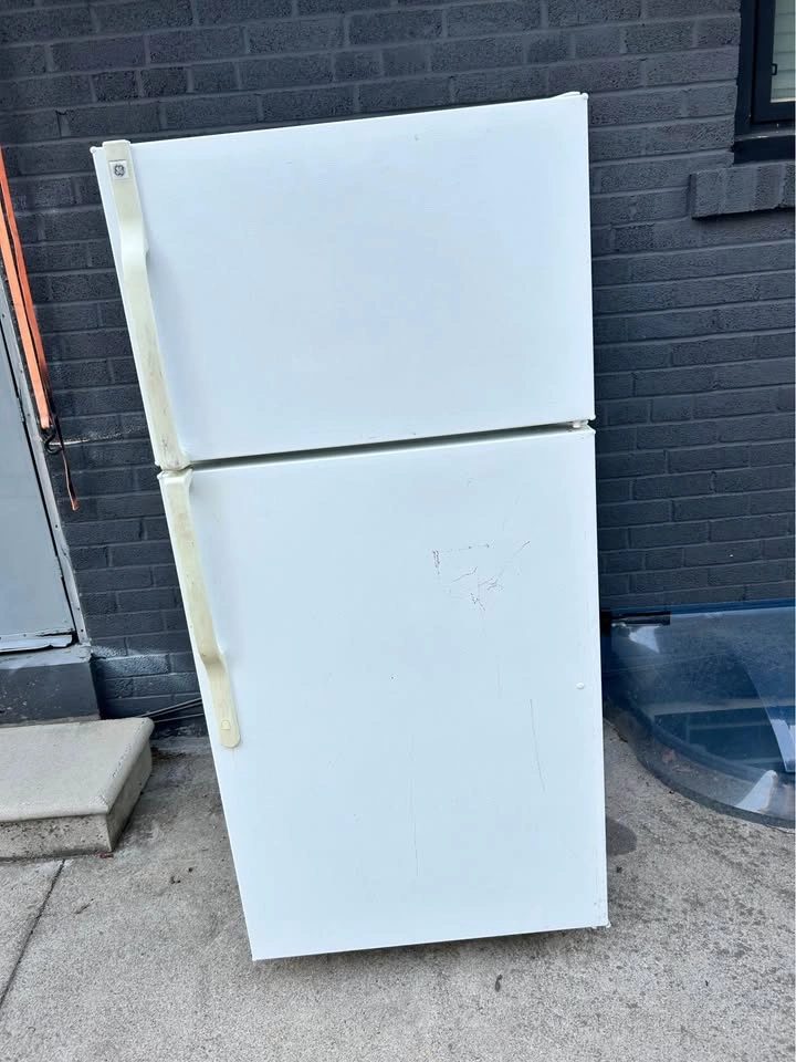 GE Refrigerator - photo 2