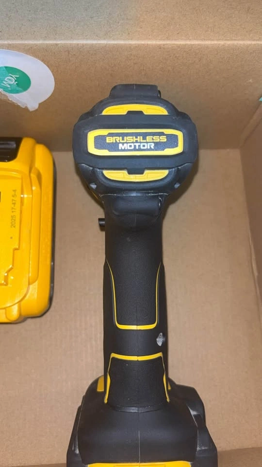 Impact drill with 2 batteries - photo 2