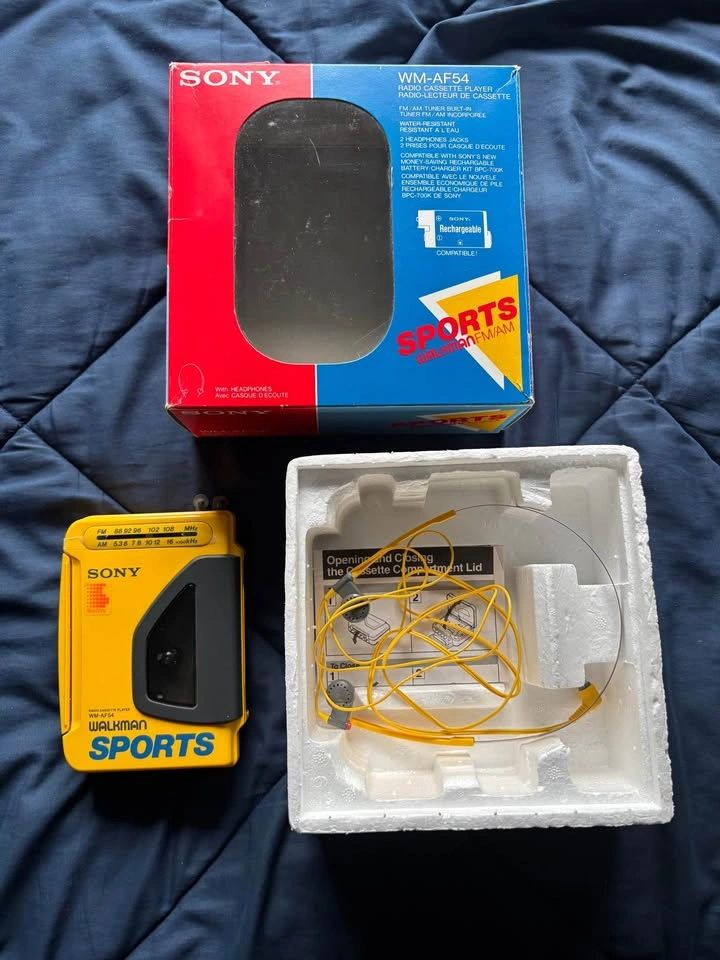 Sony Walkman Sports WM-AF54 Radio Cassette Player - photo 2
