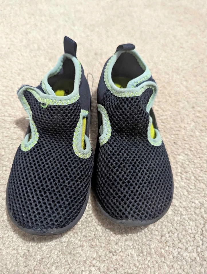 Toddler Size 8 Black and Green Water Shoes