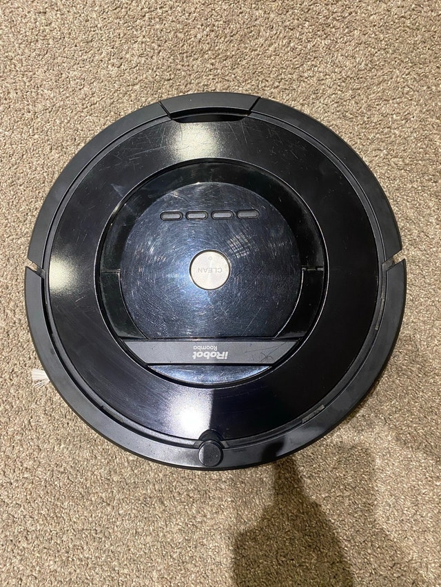 iRobot Roomba Vacuum - photo 2