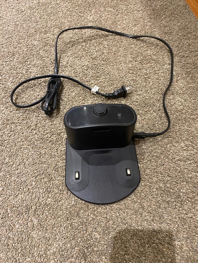 iRobot Roomba Vacuum - photo 3