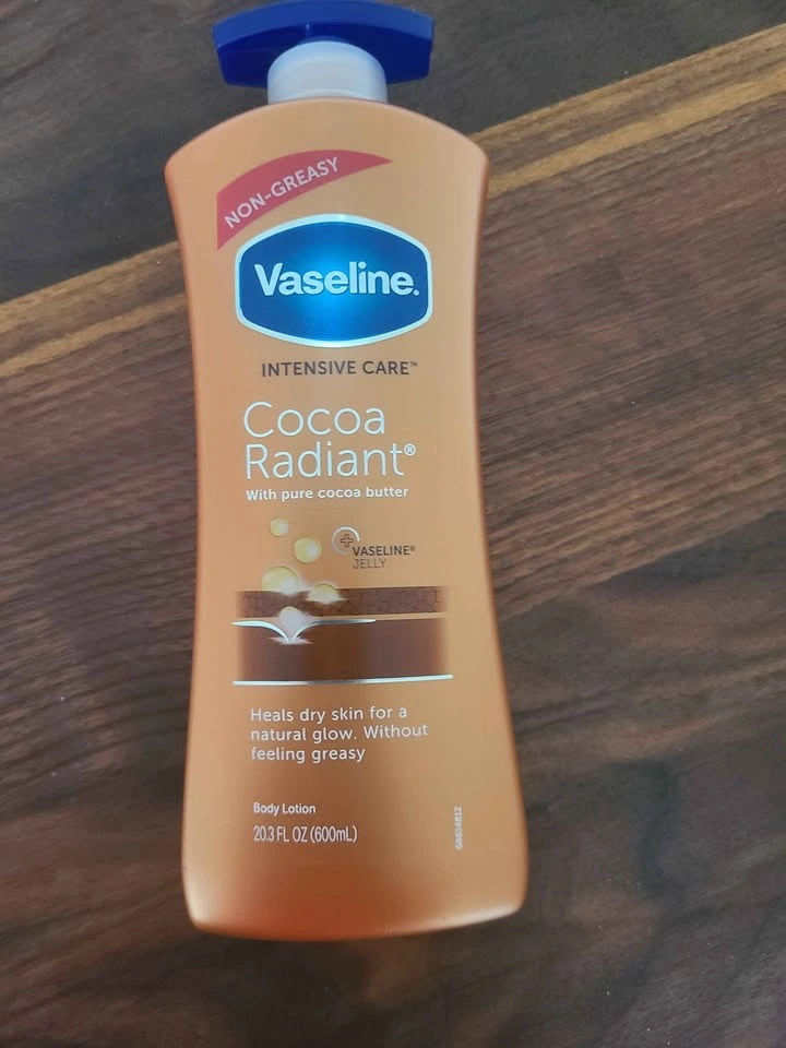 Vaseline Intensive Care Cocoa Radiant Body Lotion 20.3 fl oz - photo 2