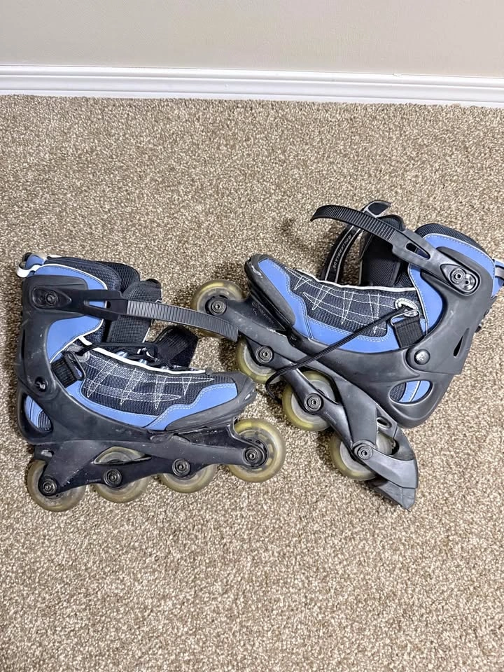 Women’s size 9 rollerblades