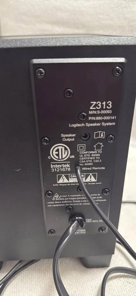 Logitech subwoofer with speakers image indicator(3)