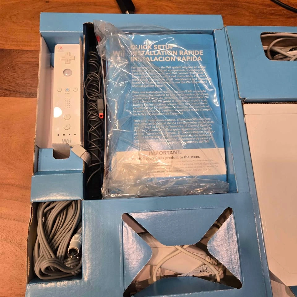 Nintendo Wii in box with accessories. No issues. - photo 3