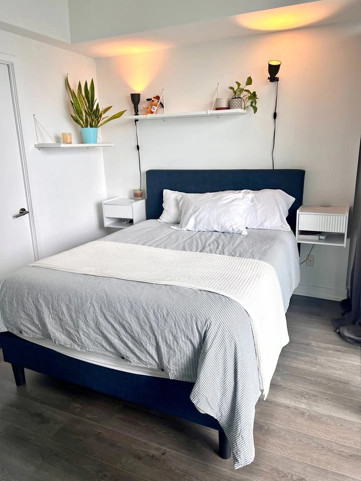 Solid wood platform bed (Queen) + 14'' Foam Mattress