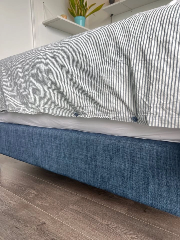 Solid wood platform bed (Queen) + 14'' Foam Mattress - photo 4