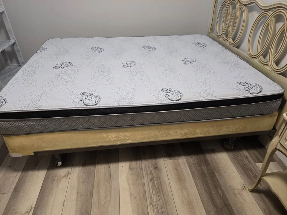 Queen Size Mattress - photo 2