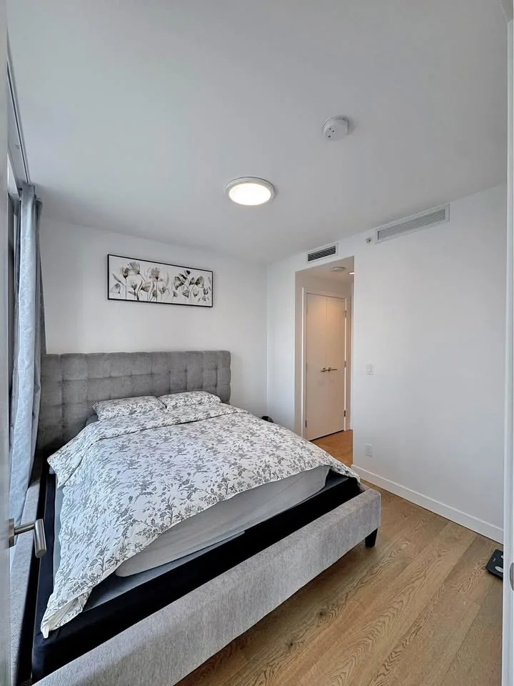 Complete Bedding Set (excluding bed frame) thumbnail