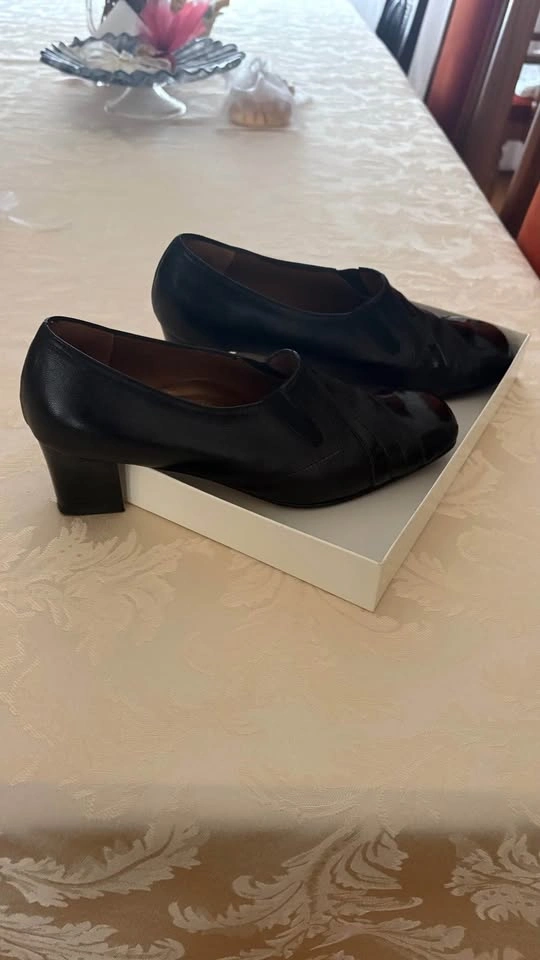 Woman’s Italian Leather Shoes - photo 2