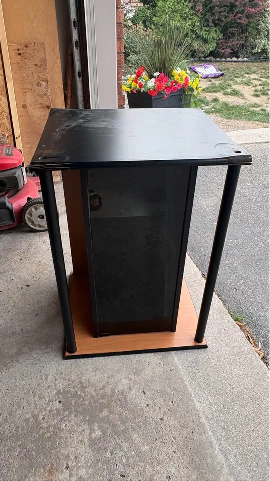 40 Gallon fish tank with stand AS IS - photo 4