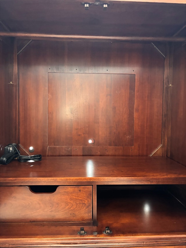 Solid Wood Armoire / Wardrobe – Excellent Storage - photo 3
