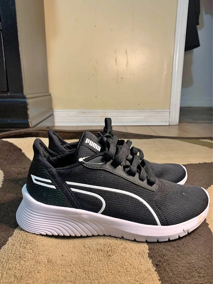 Women Shoes - Puma Running Sneakers (Size 7)