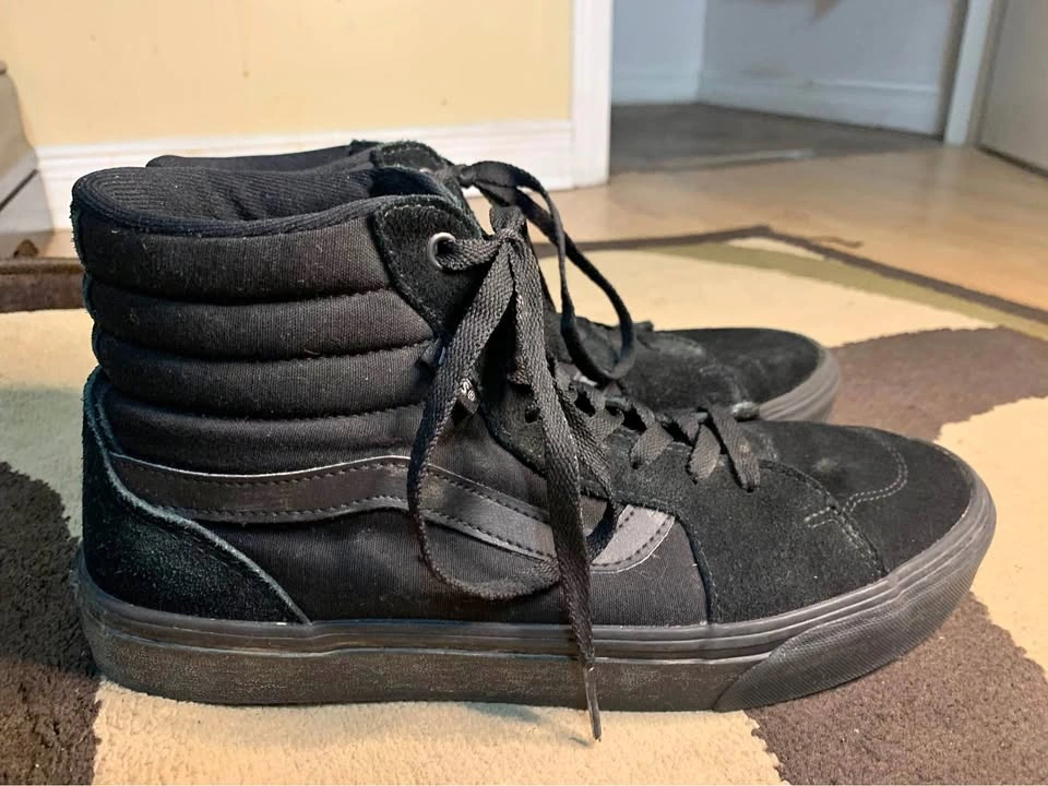 Men Shoes - Black Vans (Size 10)