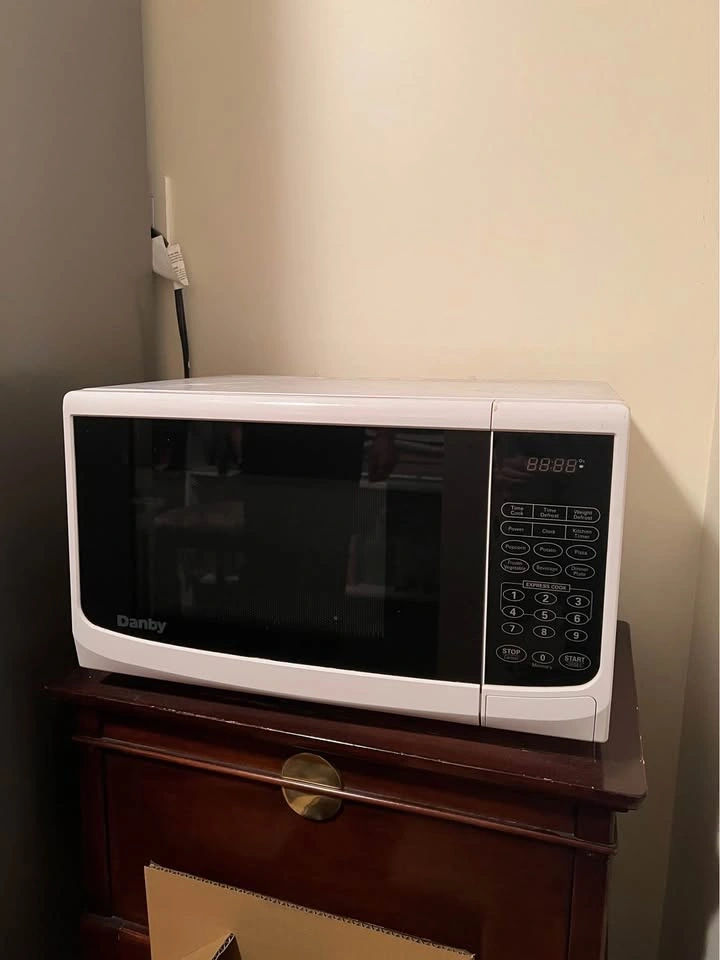 Danby countertop microwave
