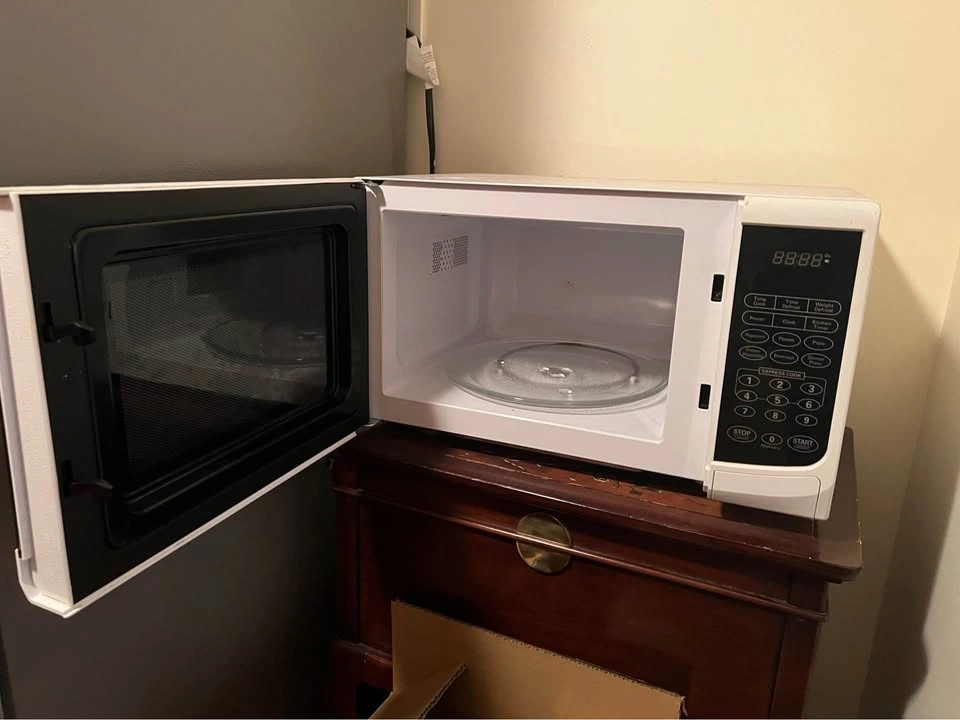 Danby countertop microwave - photo 2