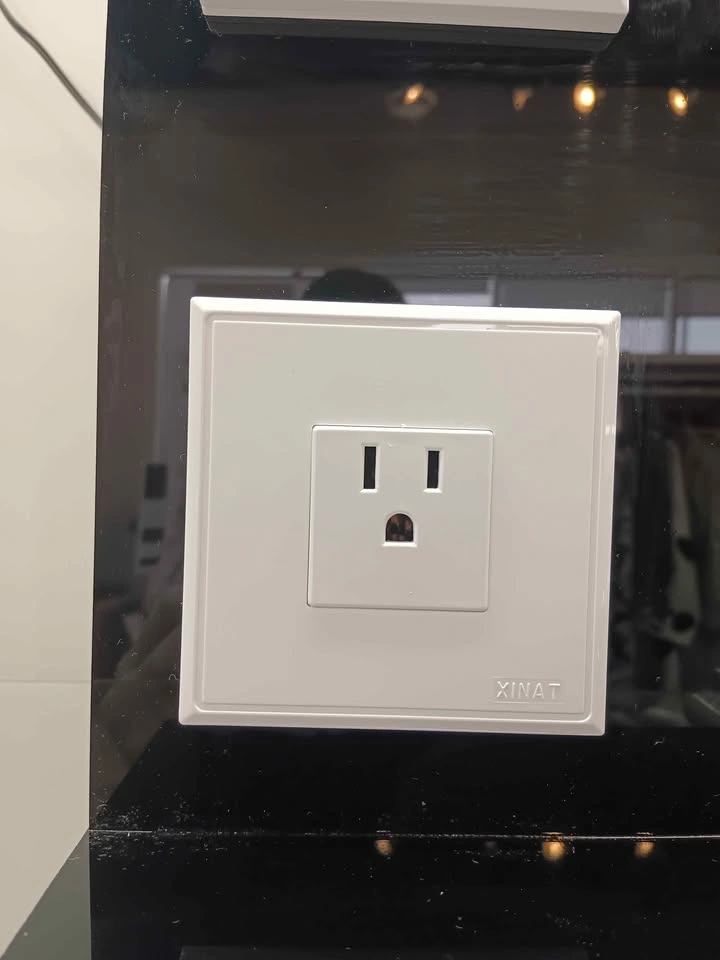 6-Port Electrical Outlet Display Board - photo 3