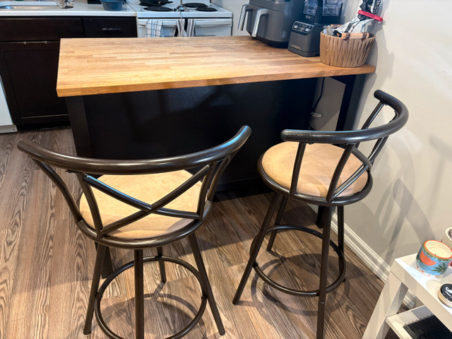 Kitchen island with 2 bar stools - photo 2