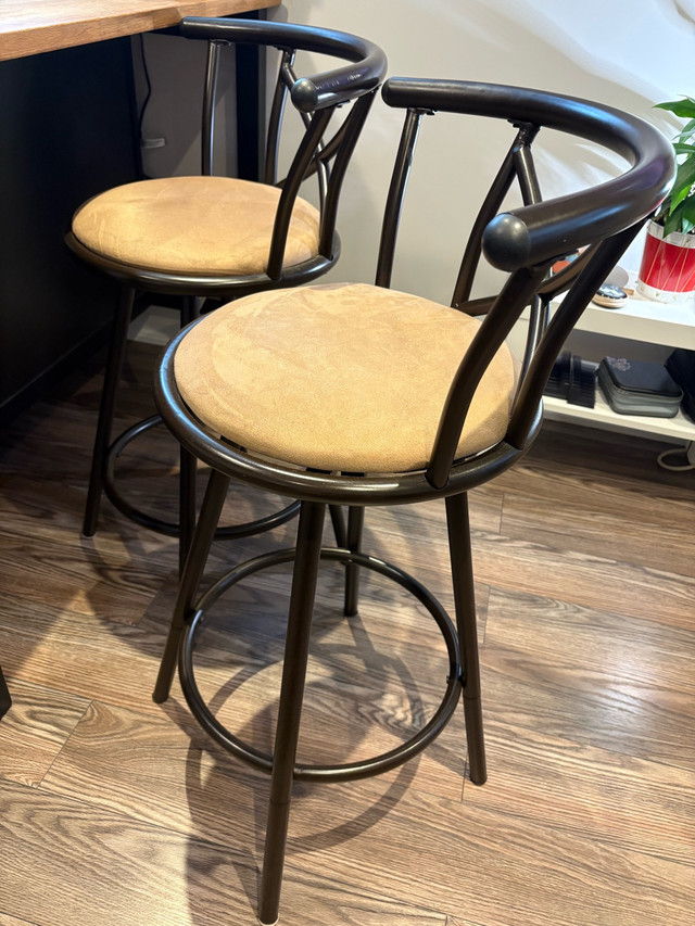 Kitchen island with 2 bar stools - photo 3