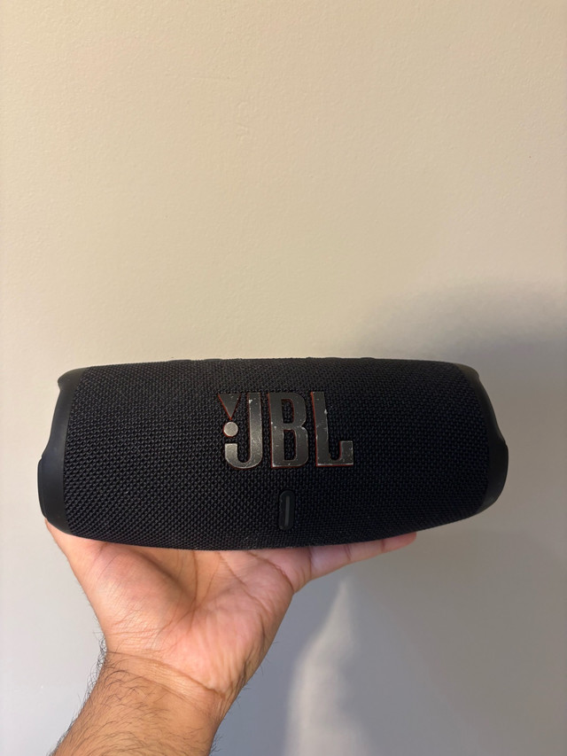 JBL charge 5 Bluetooth speaker