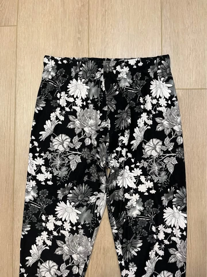 SWEETLEGS Black, Grey & White Floral Leggings - One Size - photo 2