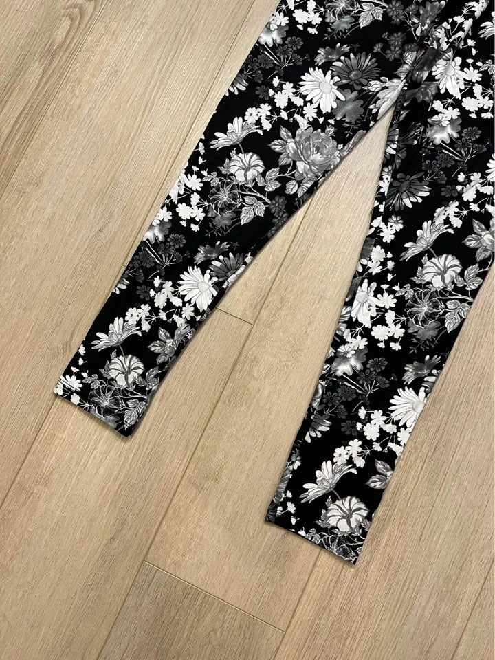 SWEETLEGS Black, Grey & White Floral Leggings - One Size - photo 3