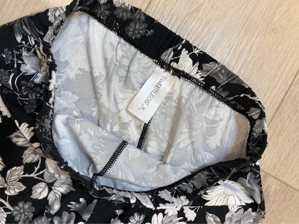 SWEETLEGS Black, Grey & White Floral Leggings - One Size - photo 4