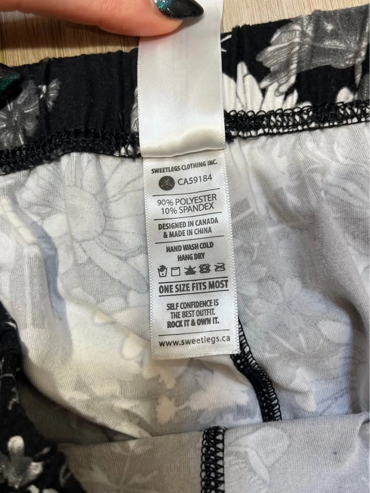 SWEETLEGS Black, Grey & White Floral Leggings - One Size - photo 5
