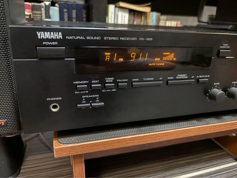 Yamaha RX-385 Stereo Receiver with RFT B70 Speakers - photo 2