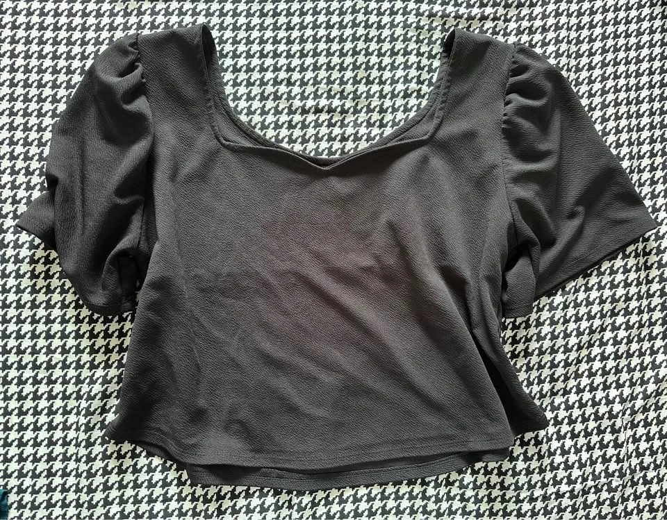 Large to XL - Lot of 3 Women's Fashion Tops - photo 2