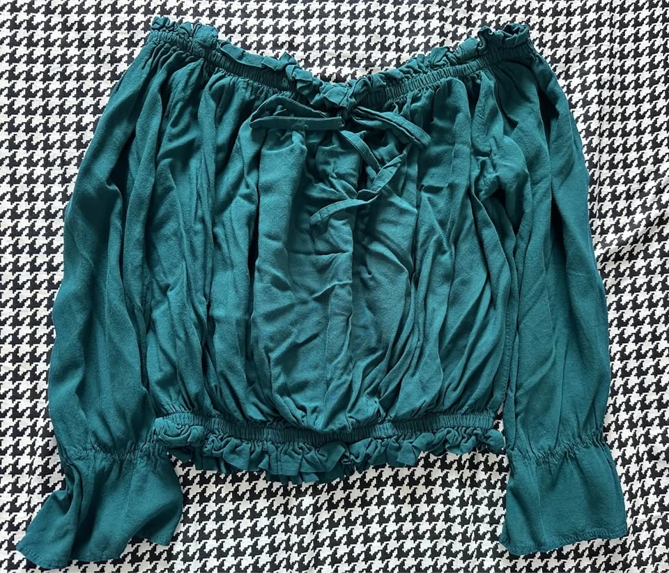 Large to XL - Lot of 3 Women's Fashion Tops - photo 3