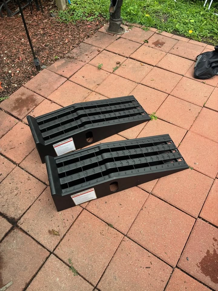 Pittsburgh Automotive 13,000 lbs Capacity Portable Vehicle Ramp - photo 2