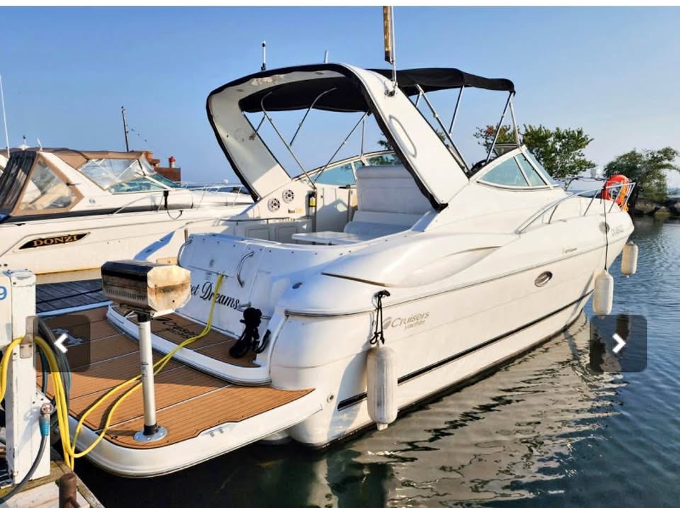 Cruisers Yachts 3275 Express 2002 – Loaded with Upgrades