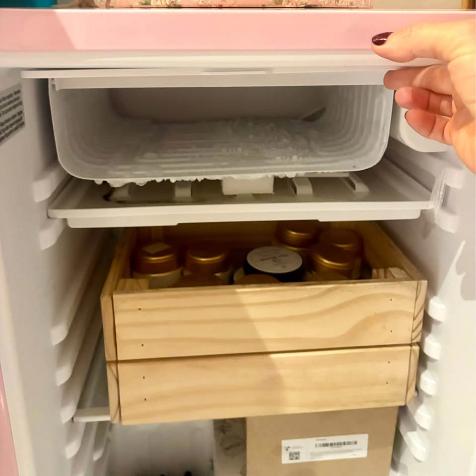 💗 Rare Pink Frigidaire Retro Mini Fridge – Excellent Condition - photo 5
