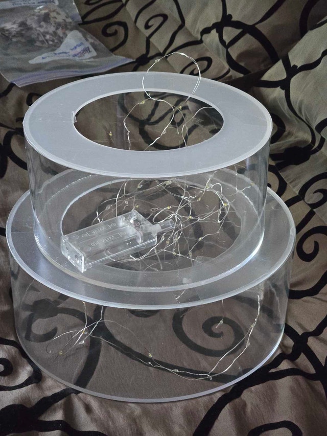 acrylic cake stand 8" and 10" with string lights