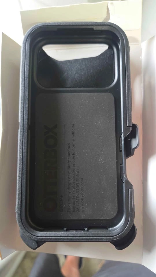 OtterBox Defender Series Case for iPhone 17 Pro (open box) - photo 3
