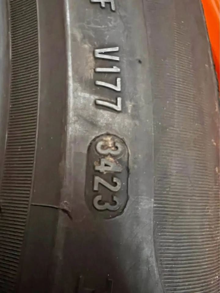 245/50R19 all season 4 tires (2023) thumbnail