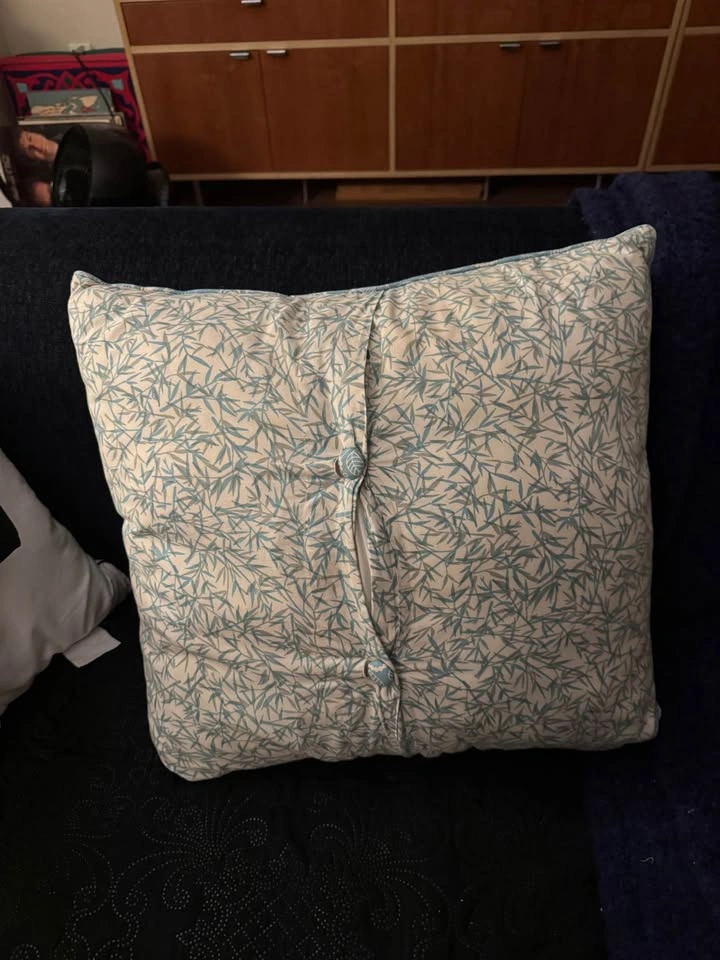 18x18 Decorative Chair Or Sofa Pillow - photo 2